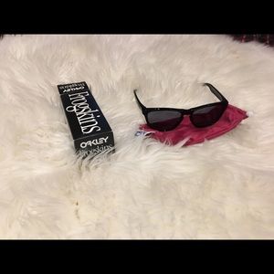 New in box- Oakley frogskins